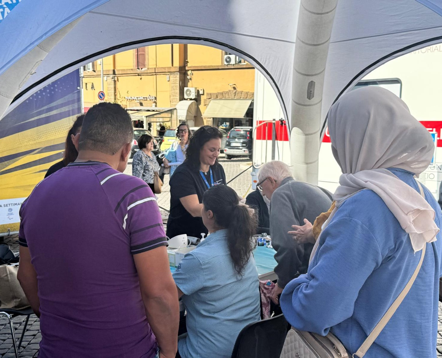 Half marathon, la prevenzione corre in piazza: 470 prestazioni al Villaggio della salute in Piazza del Teatro